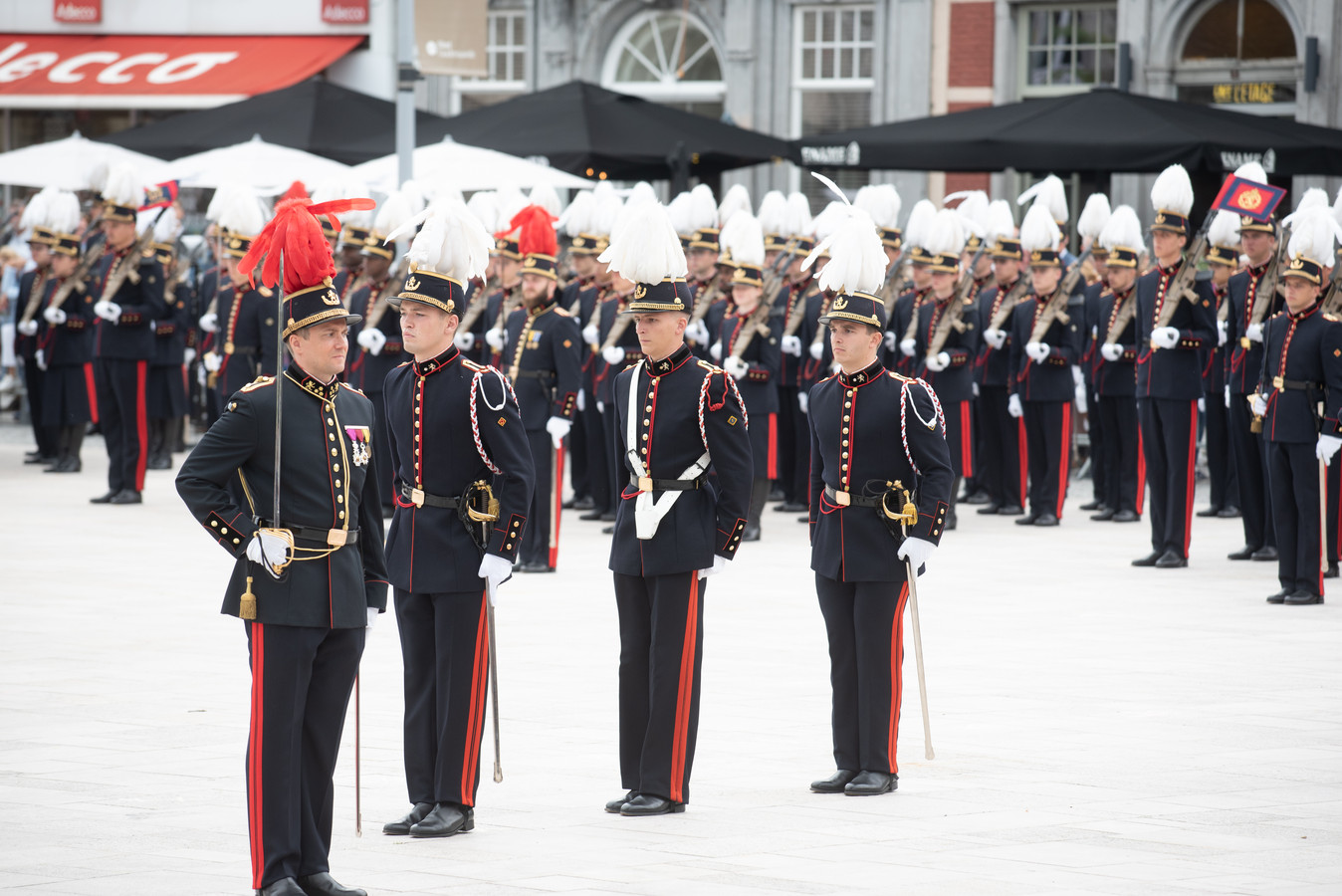 IN BEELD. Koninklijke Militaire School maakt van diploma-uitreiking ...
