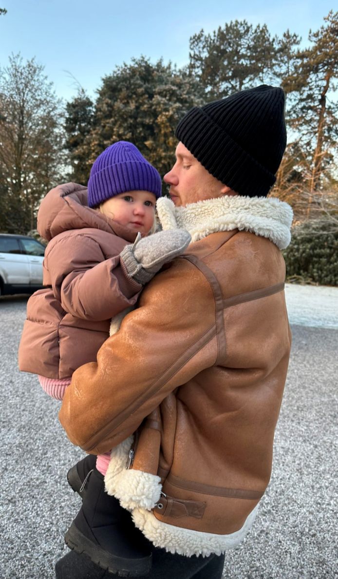 De Bruyne en dochtertje Suri in Lapland.