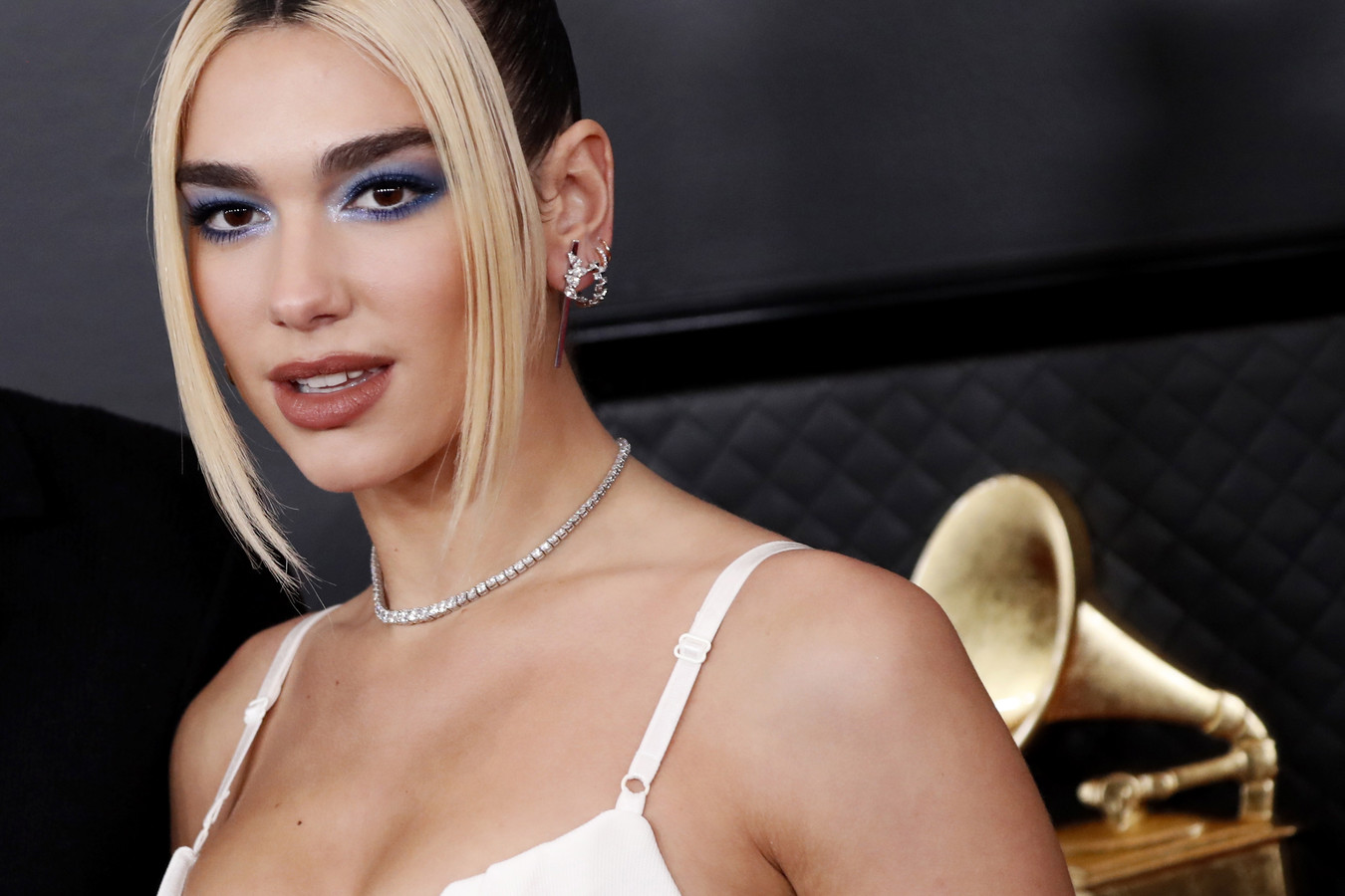 Emotionele Dua Lipa brengt album week