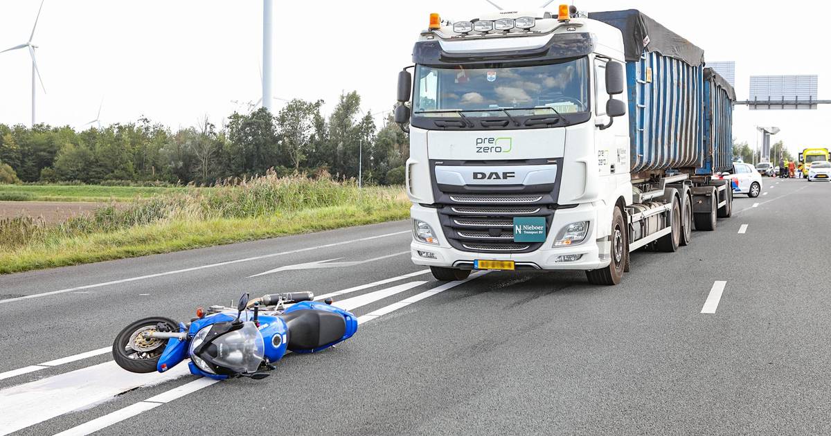 Motorrijder onderuit op N33 in Zuidbroek
