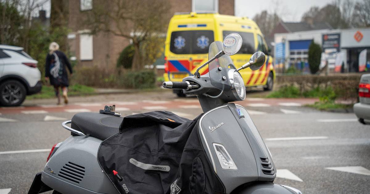Scooterrijder gewond na botsing met auto in Zevenaar.
