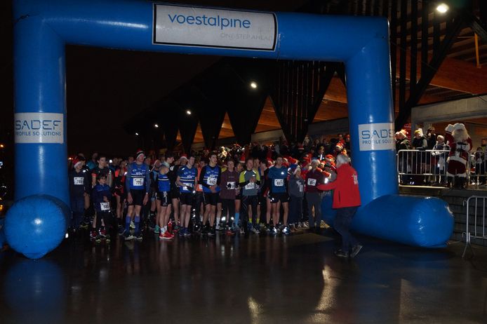 Eerste Santa Run onder de vleugels van Rode Lopers klokt af op bijna ...