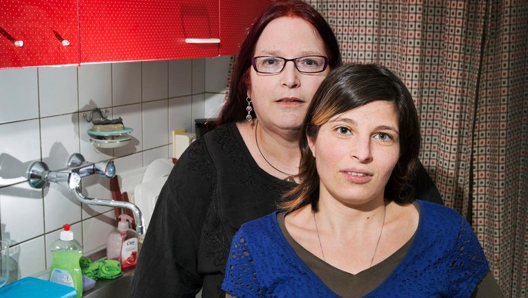 Monique de Gooijer en Nicole Maas, de beste vriendin van haar zoon Eelco. Beeld Ton Toemen