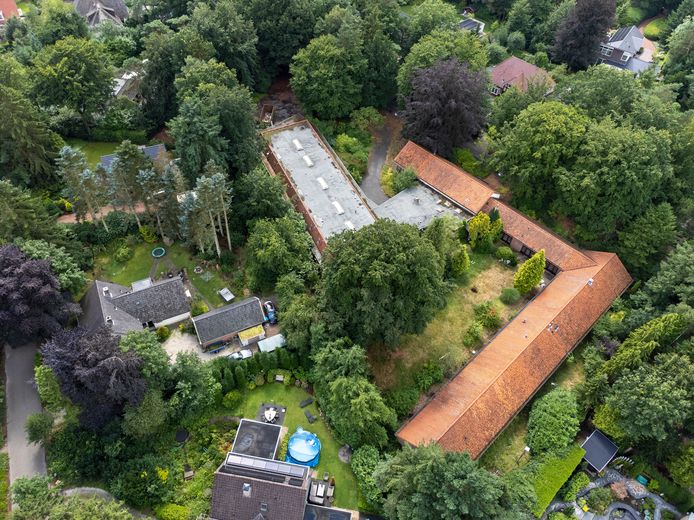 Met de voormalige Vijverhof aan de Burgemeester van der Feltzlaan had de buurt nooit problemen. Met slechts twee bouwlagen was de ruimtelijke impact beperkt. Dat wordt heel anders als De Nieuwe Boskamp met drie volledige bouwlagen de grenzen van het bestemmingsplan oprekt.