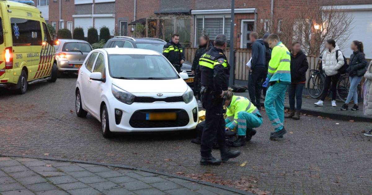 Fietser gewond bij botsing met auto in Waalwijk.