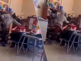 KIJK. Amerikaanse leerling slaat tot twee keer toe leerkracht vol in het gezicht, die op haar beurt ijzig kalm blijft