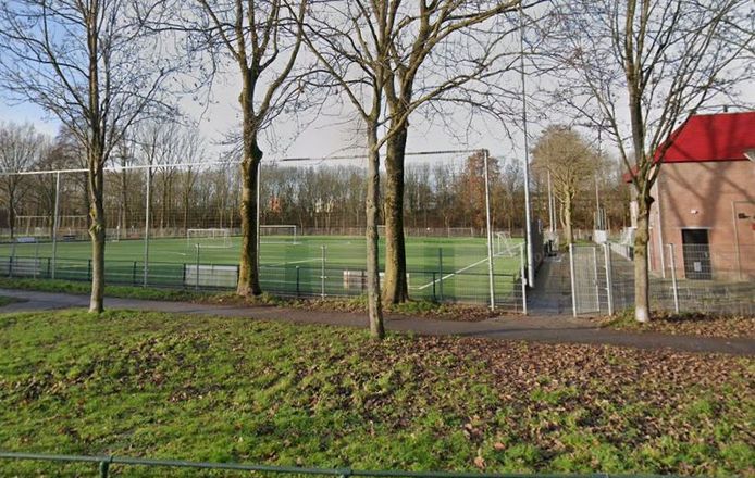 Het voetbalveld waar de geweldsexplosie plaatsvond.