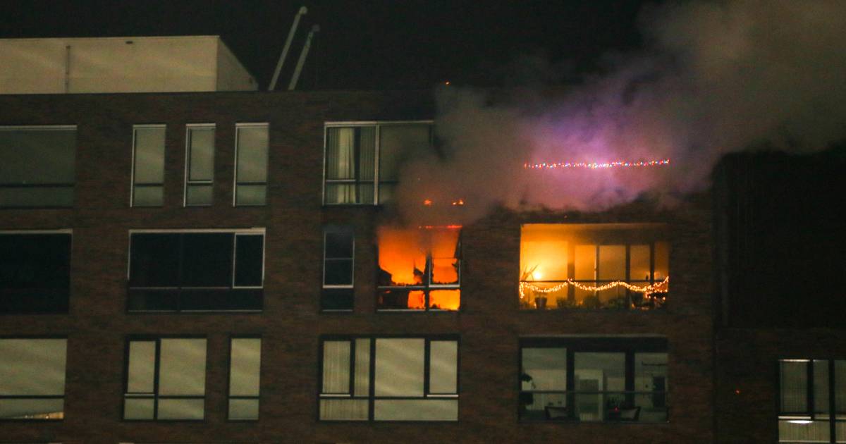 Grote brand in appartementencomplex aan de Heerlijkheid in Hendrik-Ido-Ambacht.