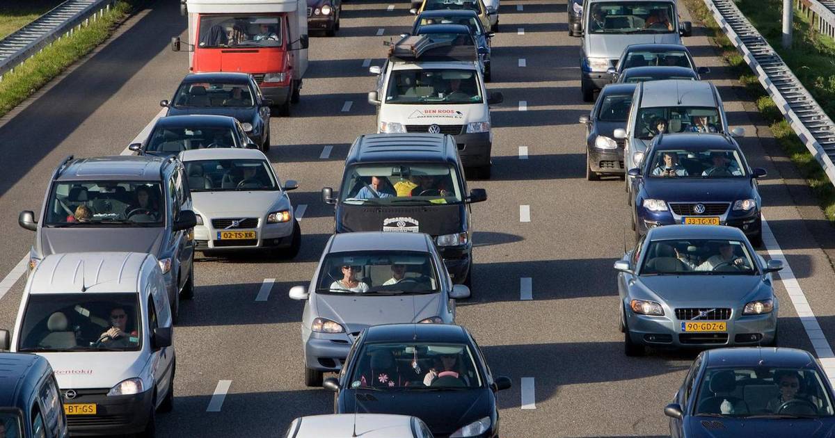 Eerste ongeluk op maandag zorgt voor lange file bij De Wijk.