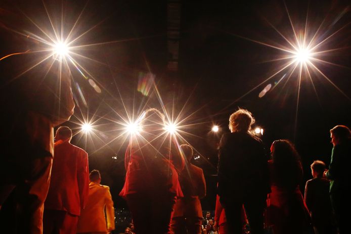 Theatergroep ‘Theater buiten de muren’ van de Van der Hoeven Kliniek speelt in samenwerking met Tangerine Tree 'TBS on Tour'. Woensdag was de première in het Chassé Theater.