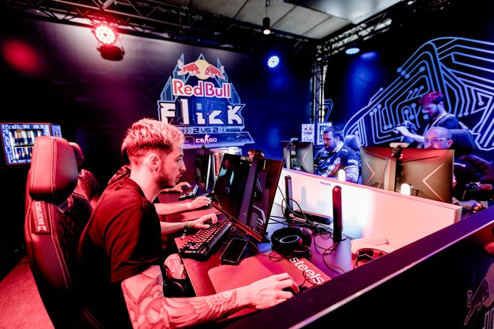 KennyS speelt tegen Belgische streamer jNoxx en YouTuber Syroop.