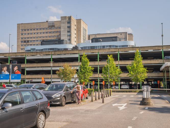 AZ Jan Palfijn en AZ Sint-Lucas volgen parkeerbeleid van UZ Gent niet, Maria Middelares overweegt het wel. “Maar allemaal zetten we actief in op meer fietsen”
