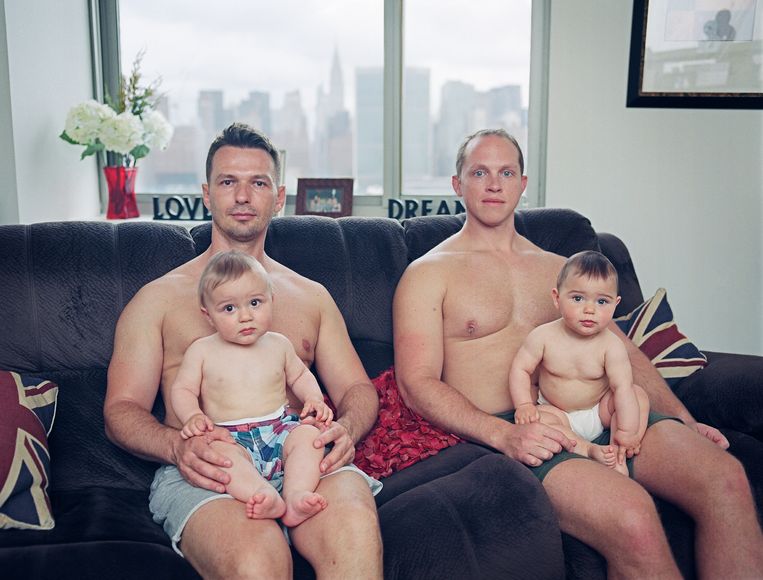 Dimitry en Robert met Maxim en Mila, New York City. Beeld Bart Heynen