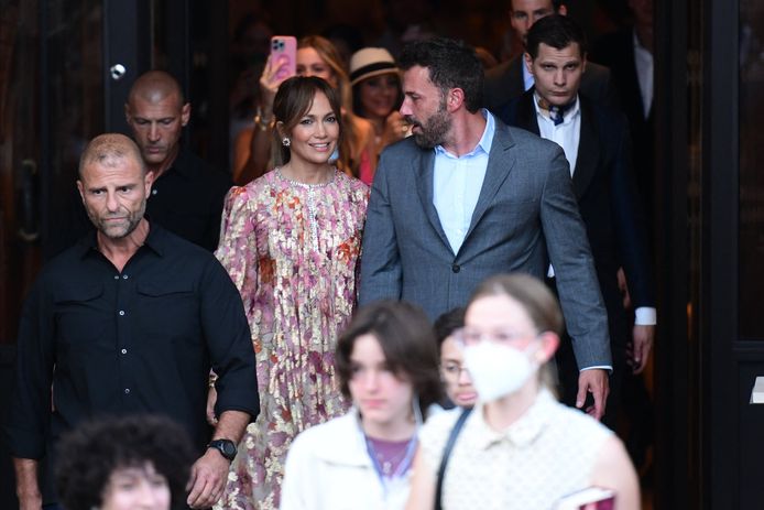 Ben Affleck en Jennifer Lopez gaan uit eten met hun kinderen.