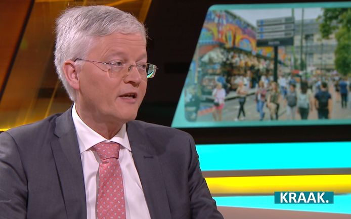 De Tilburgse burgemeester Theo Weterings zondag in het Omroep Brabant-programma Kraak.