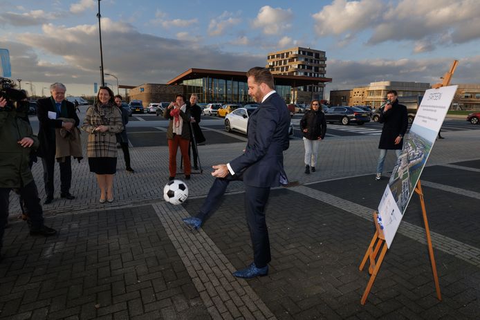 Minister Hugo de Jonge presenteerde het plan voor de versnelde woningbouw in Lelystad.