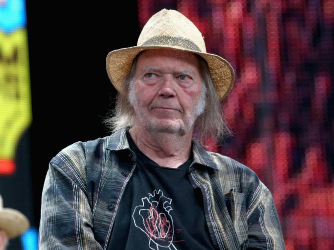 Neil Young dreigt muziek van Spotify te halen: “Podcast van Joe Rogan moet eraf”