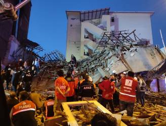 Winkelpand in Turkije stort in: zeker twintig slachtoffers liggen nog onder puin
