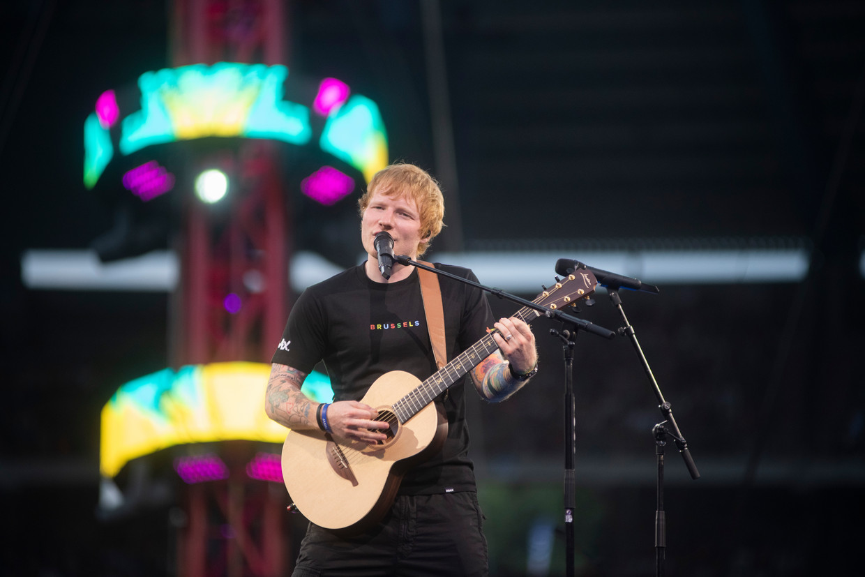 Ed Sheeran ruilde zijn authenticiteit in voor een ronddraaiend podium. Beeld Alex Vanhee