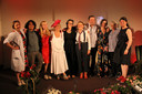 De acteurs en andere medewerkers van toneelstuk De Groene Muur na hun eerste voorstelling in het UZA op 25 mei.
