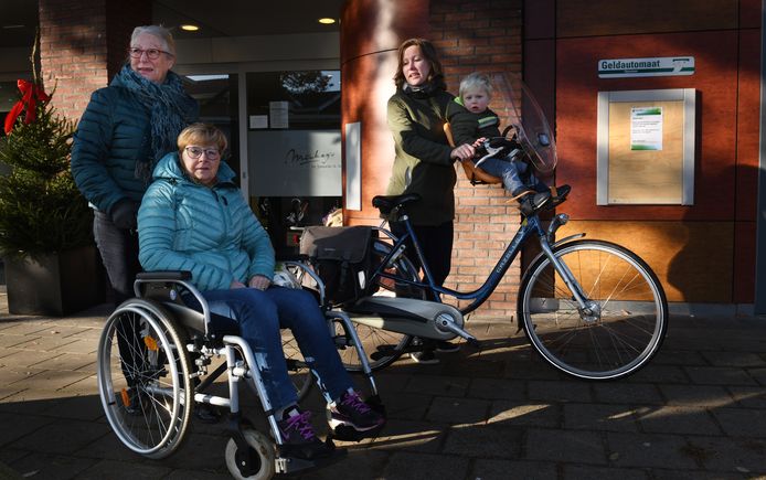 Bewoners Maarn moeten met de bus naar Doorn om kunnen pinnen: 'Dat voor ouderen geen doen' | Utrecht | AD.nl