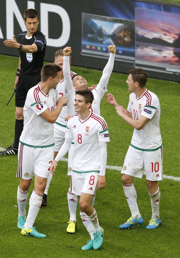 Stieber kan zijn geluk niet op nadat hij net de 2-0 voor Hongarije tegen Oostenrijk heeft gemaakt. Beeld reuters