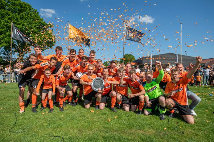 SVSH viert het kampioenschap, al heeft de ploeg uit Someren officieel nog een punt nodig.