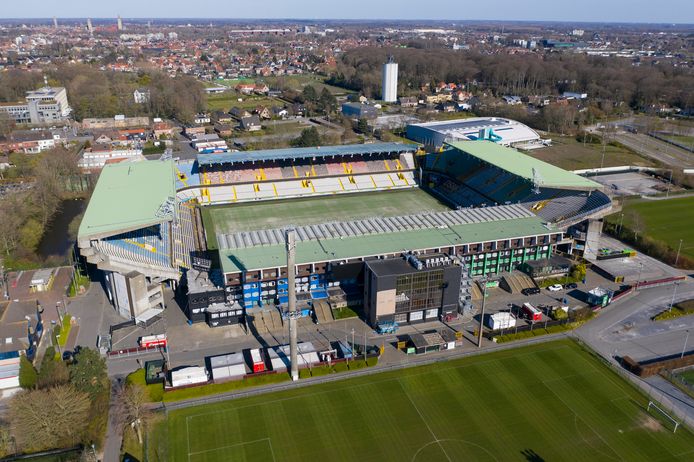 Het intussen aftandse Jan Breydelstadion, tevens de site waarop het nieuwe stadion zou moeten komen.