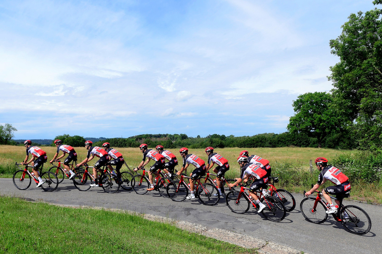 Renners van Lotto-Soudal trainen in de provincie Luik. Beeld Photo News