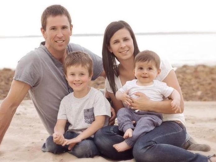 Melissa met haar man Damien en hun twee zoontjes.