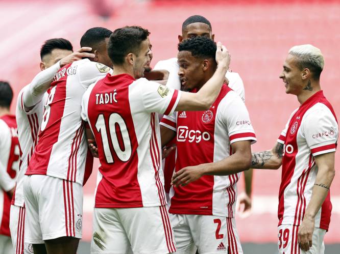 Negende dubbel is een feit: Ajax is landskampioen na zege tegen Emmen, fans bouwen feest aan ArenA