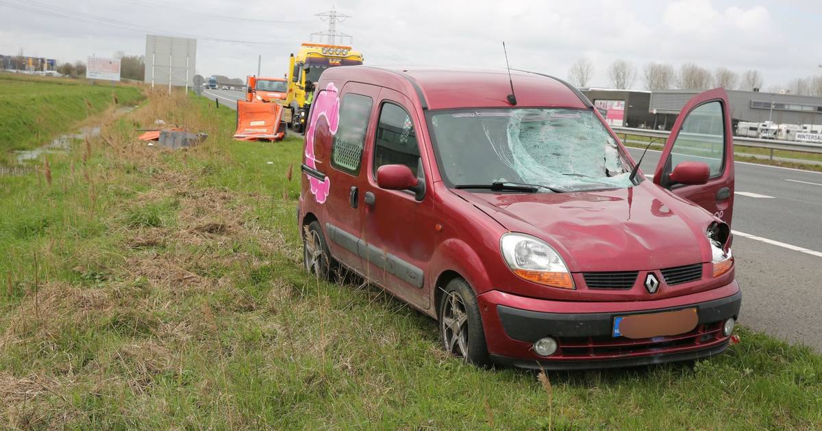Ernstig dixiongeluk A17 bij Oud Gastel chauffeur verdacht, vrouw (56