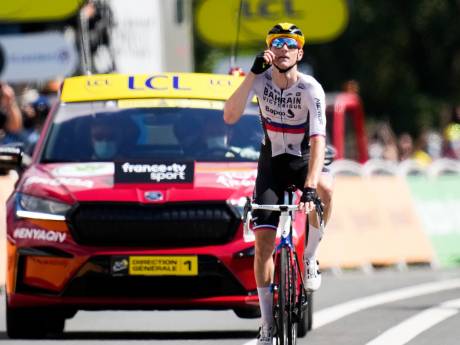 Ritwinnaar Mohoric baart opzien met ‘Armstrong-gebaar’: ‘Of iedereen zijn bek wil houden’