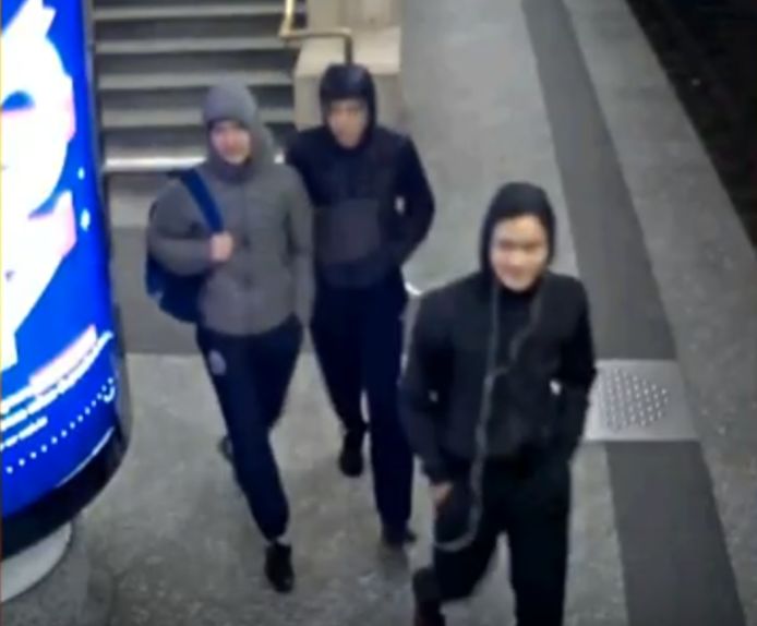 De drie verdachten werden gefilmd door bewakingscamera's.