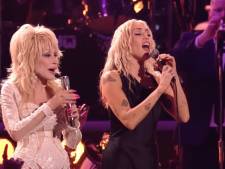 Amerika raakt niet uitgesproken over mash-up Miley Cyrus en Dolly Parton: ‘Beste optreden ooit’