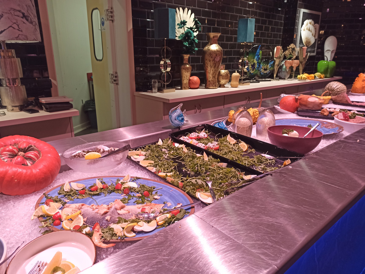 RESTOTIP. Carte Blanche “A volonté eten en drinken, van aperitief tot dessert” Foto hln.be