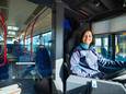 Chauffeur Arriva in bus.