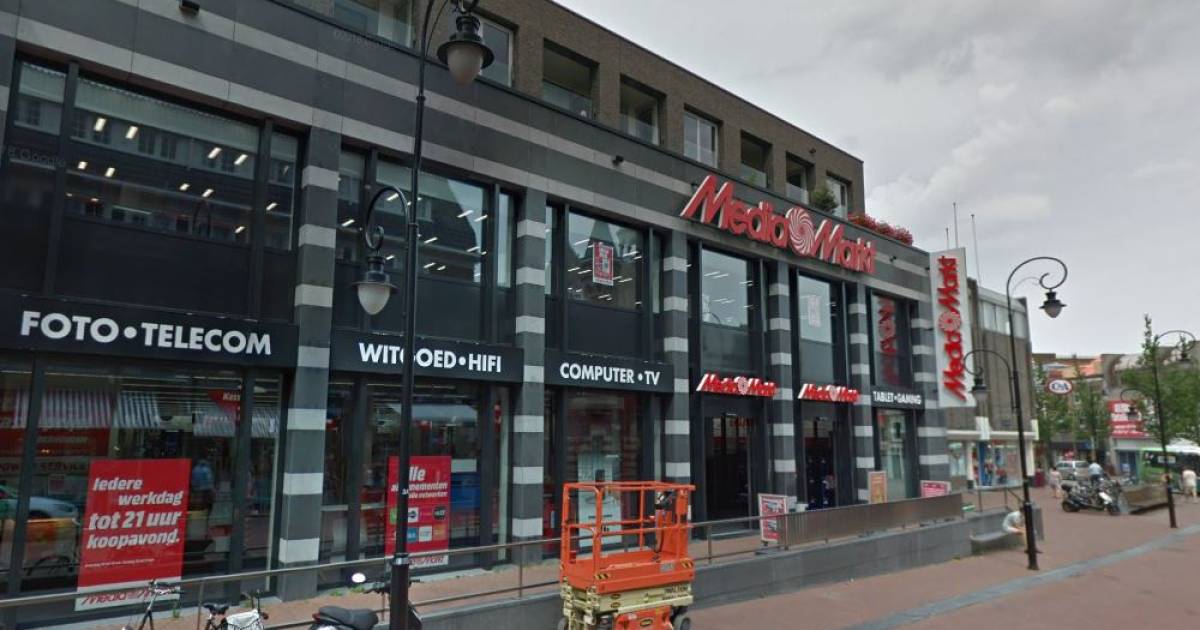 MediaMarkt and Decathlon in Amsterdam sold