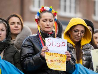 IN BEELD. Oekraïense gemeenschap in Antwerpen rouwt om slachtoffers Russische inval: “Mijn dochter wil blijven vechten voor haar vaderland, ook al smeken we ze om te vluchten”