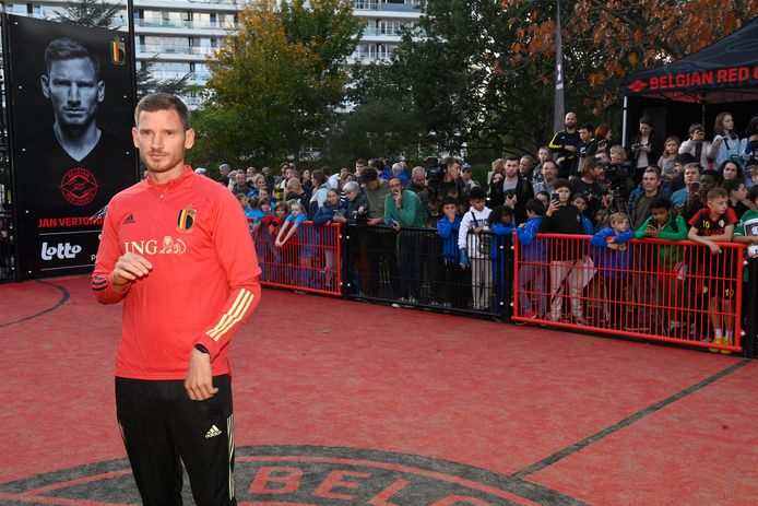 Recordinternational Jan Vertonghen wordt de ambassadeur van de tweede Belgian Red Court, een sociaal project van de Koninklijke Belgische Voetbalbond. Het vernieuwde voetbalterreintje in het Koningin Fabiolapark in Sint-Niklaas moet jong en oud verenigen rond het voetbal, de sport laagdrempeliger maken en de sociale cohesie bevorderen. Tijdens de inhuldiging op dinsdag 25 oktober 2022 zal Jan Vertonghen in zijn geboortestad de tijd zal nemen voor een handtekeningensessie met alle aanwezige voetbalfans.