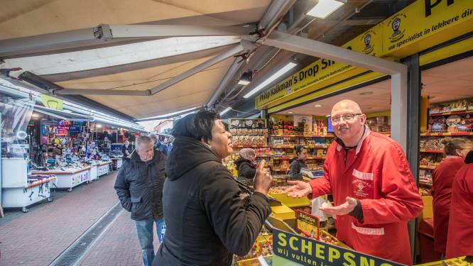 Ondernemers Haagse markt vrezen voor faillissementen: ‘Het water staat ons aan de lippen’