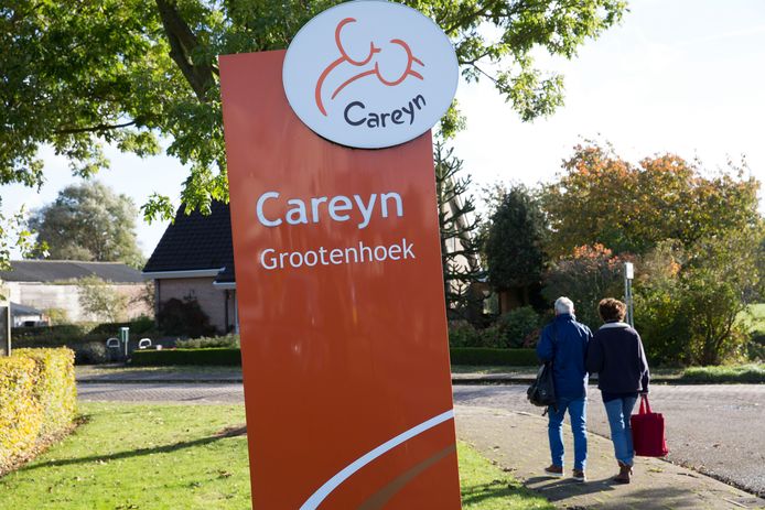 Careyn hoopt maandag weer bezoekers toe te kunnen laten op zoveel mogelijk verpleegzorgafdelingen. Andere organisaties als CuraMare en Argos Zorggroep doen dat zeker nog niet.