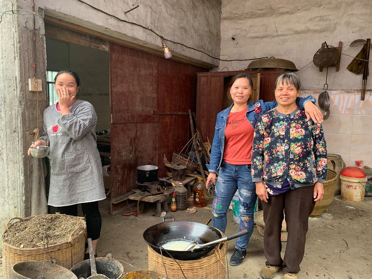 Wei Miao, haar vriendin en tante Jiang.
 Beeld Eefje Rammeloo