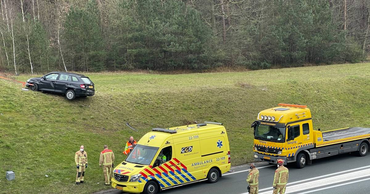 A50 tussen Eindhoven en Oss dicht door ongeluk bij Ekkersrijt.