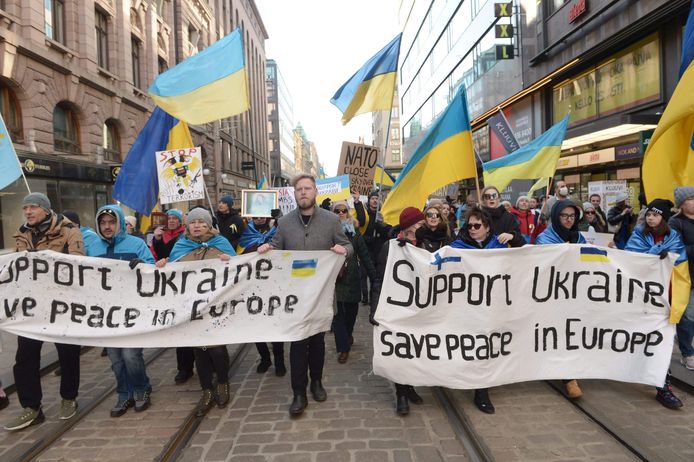 Een demonstratie in de Finse hoofdstad Helsinki tegen de Russische invasie in Oekraïne.