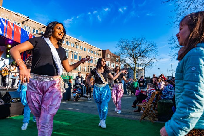 Dansgroep Desi Steps is er bij elke show bij en trekt veel bekijks.