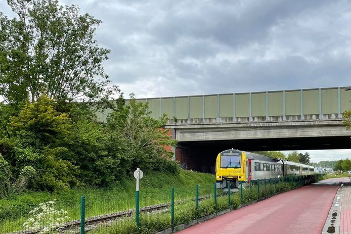 Het scholierentreintje op L82 tussen Aalst en Burst maakt nog gebruik van vervuilende diesellocomotieven.