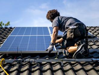 Zal rekening voor eigenaars van zonnepanelen serieus oplopen? Grondwettelijk Hof buigt zich over terugdraaiende teller