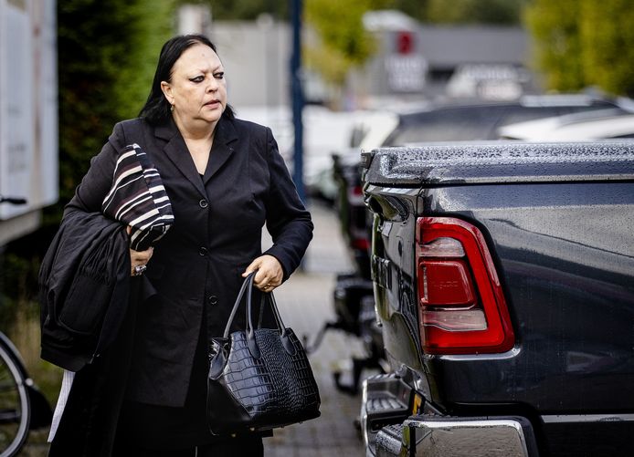 Inez Weski, advocaat van Ridouan Taghi, komt aan bij de gerechtsbunker in Amsterdam-Osdorp voorafgaand aan een extra zitting in het liquidatieproces Marengo.