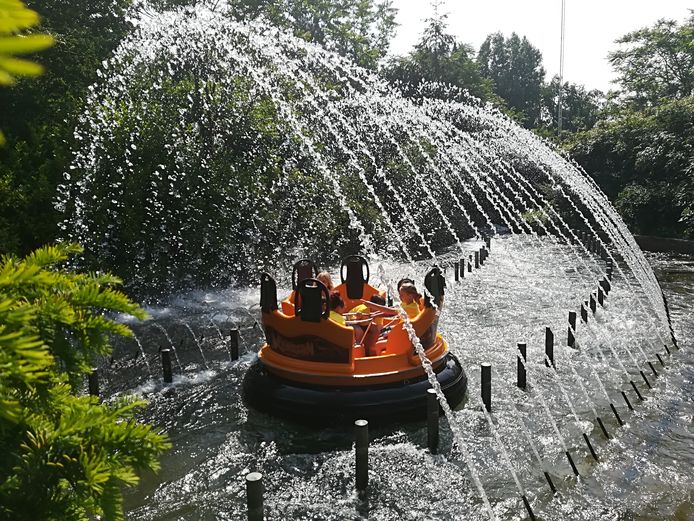 Op de bodem van de Sungai Kalimantan, de wildwaterbaan van het Avonturenpark Hellendoorn, liggen honderden muntjes van bezoekers die hopen dat hiermee hun hartenwens uitkomt. Het muntgeld gaat naar een goed doel.